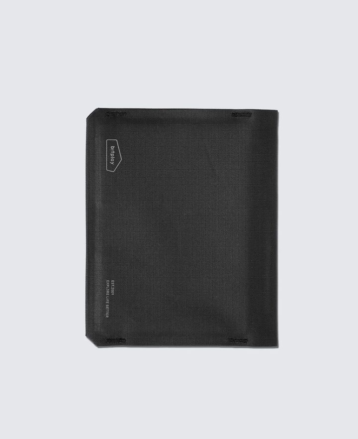PassportHolder-black-01_0ba923b0-5270-4751-b944-c5b00840b594