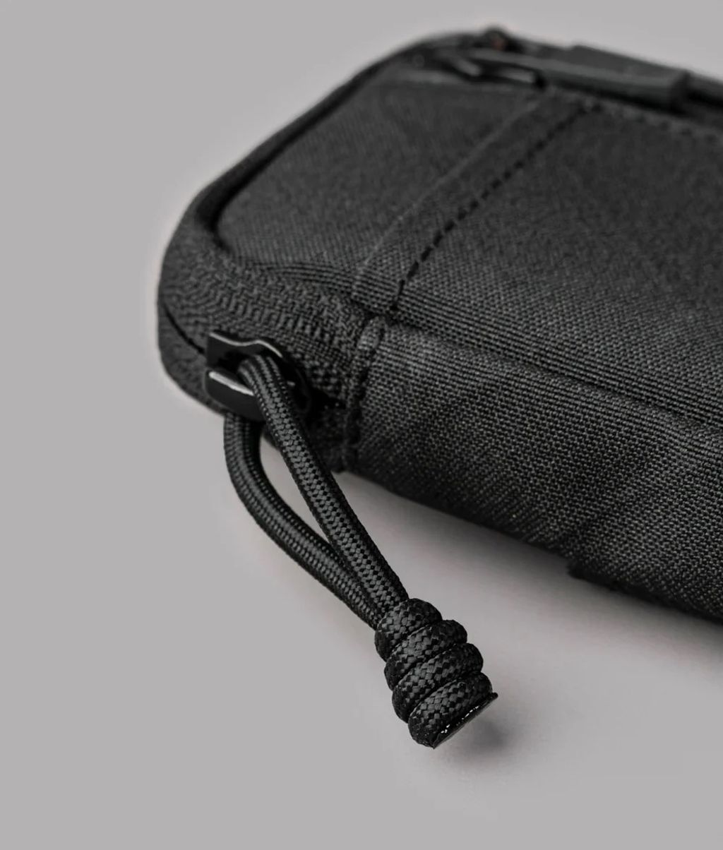 HUBPOUCHPROAXOGRIDBLACK13_1_cdd8b9a8-a53a-4c6b-822b-42bf2bb11dea