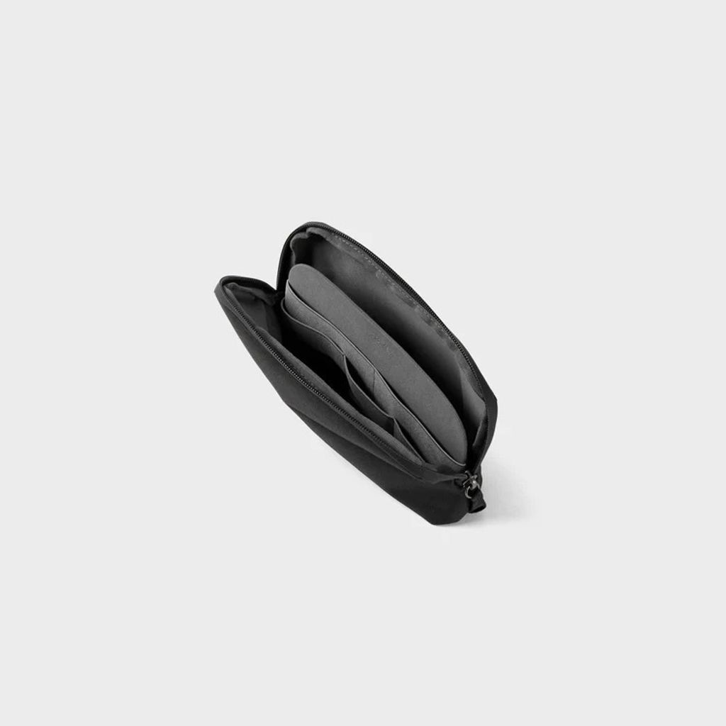 DeskPouch-Black-4_750x