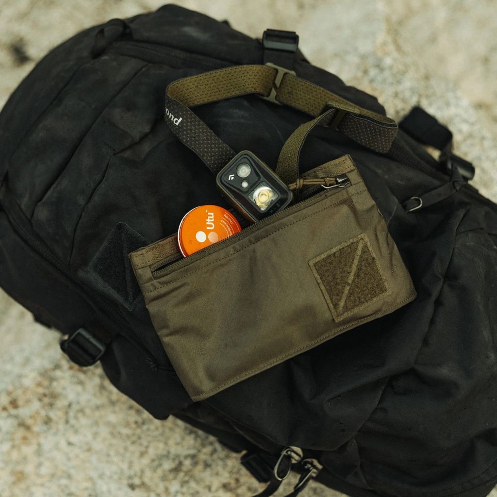 CIVIC-Flat-Pouch-OD-Green-Outdoor-Kit-Lifestyle-1_2_1