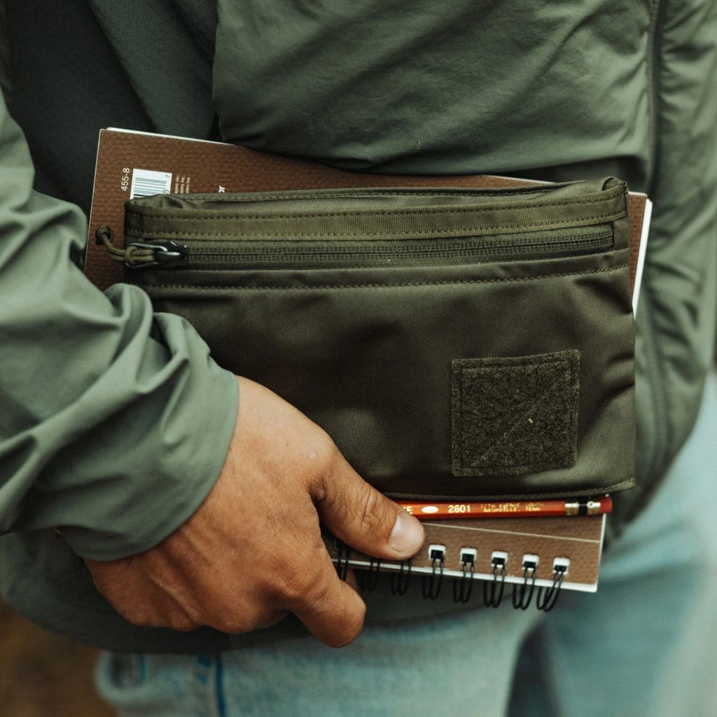 CIVIC-Flat-Pouch-OD-Green-Sketching-Kit-Lifestyle-2_2_1