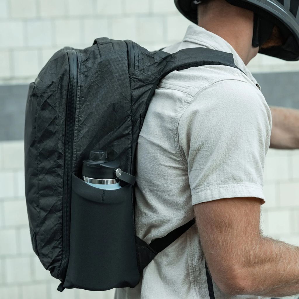 CIVIC-TRAVEL-BAG-26L-ULTRA-BLACK-MAGIC-CTB26-side-profile_1