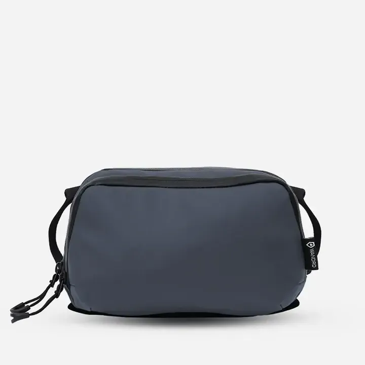 TechBagLarge-AegeanBlue-Front_3419e1d0-a0dd-4bff-9aee-b8096c0320a8