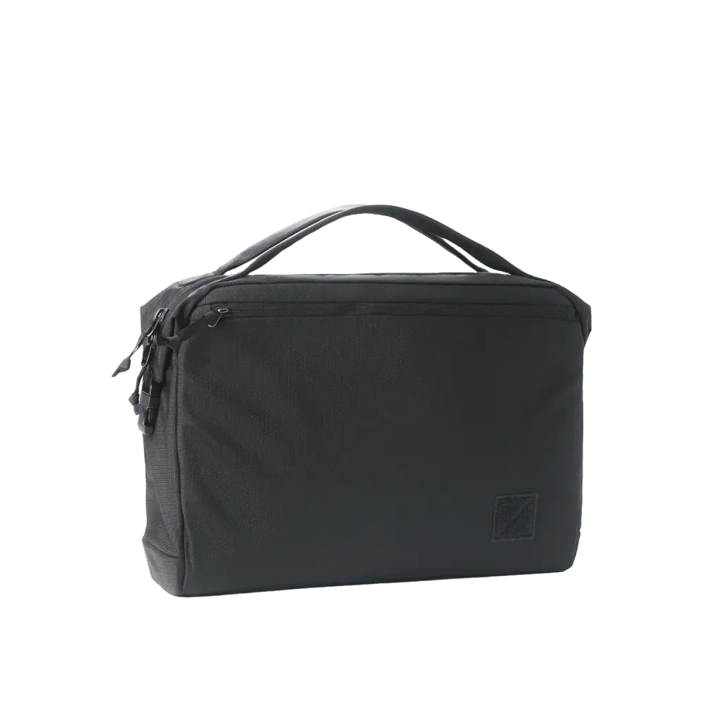 TRANSIT-BRIEFCASE-20L-TB20-SOLUTION-DYED-BLACk-FRONT-min_5000x.png