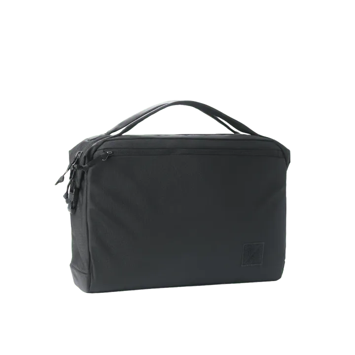 TRANSIT-BRIEFCASE-20L-TB20-SOLUTION-DYED-BLACk-FRONT-min_5000x.png