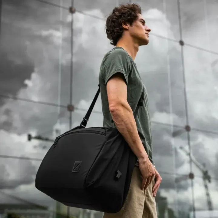 TRANSIT-DUFFEL-35L-TD35-BLACK-SHOULDER-CARRYx-min_5000x.jpg