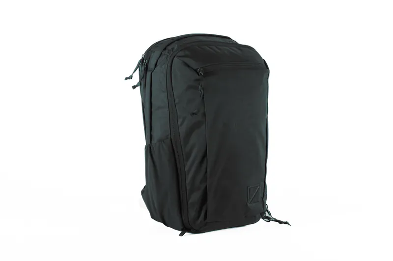 EVERGOODS CIVIC TRAVEL BAG 26L 生活情境