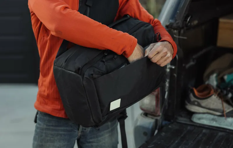 EVERGOODS CIVIC TRAVEL BAG 26L 旅行使用情境