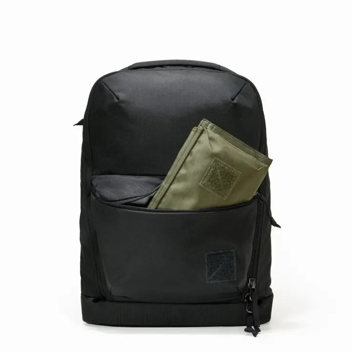 CIVIC-BOOKBAG-22L-CB22-SOLUTION-DYED-BLACK-FRONT-cap1-in-admin-pocket-min_2000x