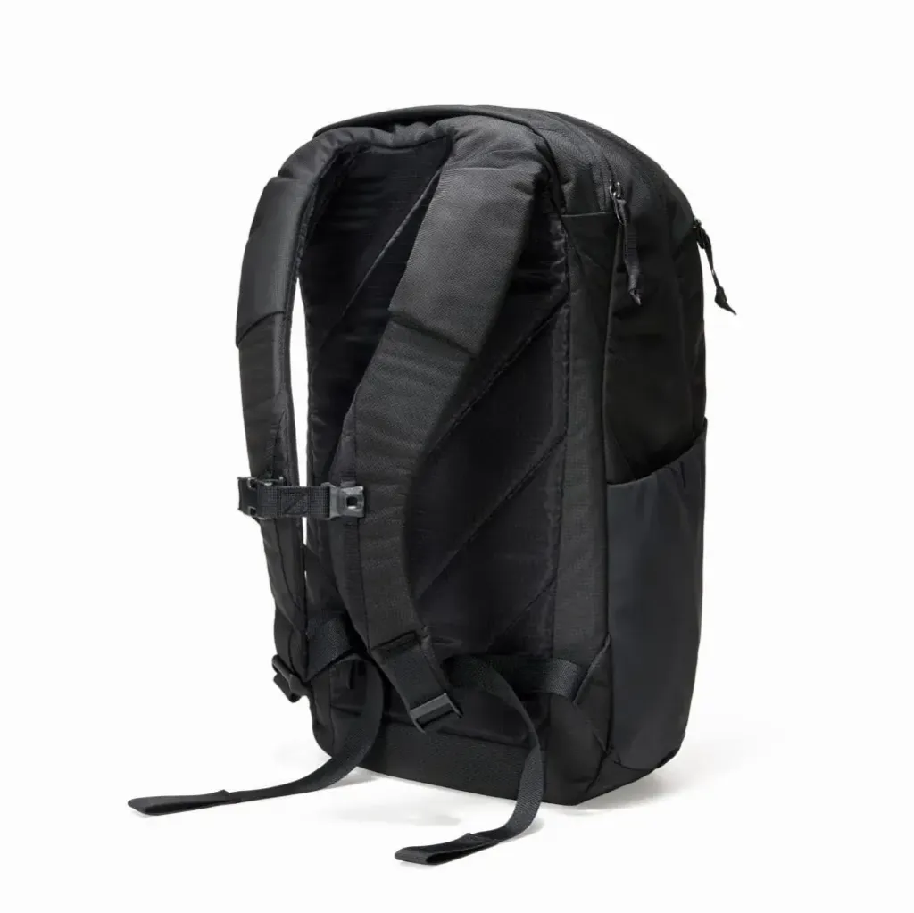 CIVIC-HALF-ZIP-22L-CHZ22-SOLUTION-DYED-BLACK-BACK-PANEL-EDC-BACKPACK-min_2000x (1)