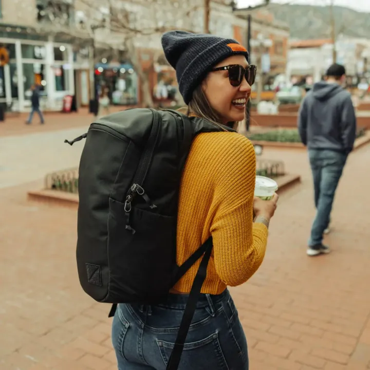 CIVIC-HALF-ZIP-22L-CHZ22-SOLUTION-DYED-BLACK-exploring-town-min_2000x