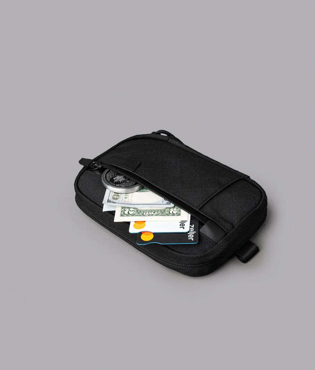 AdminPouchProAxogrid300DBlack_0005_7c37e06a-be50-4e26-bcf9-3aa3f70ed7ef.webp