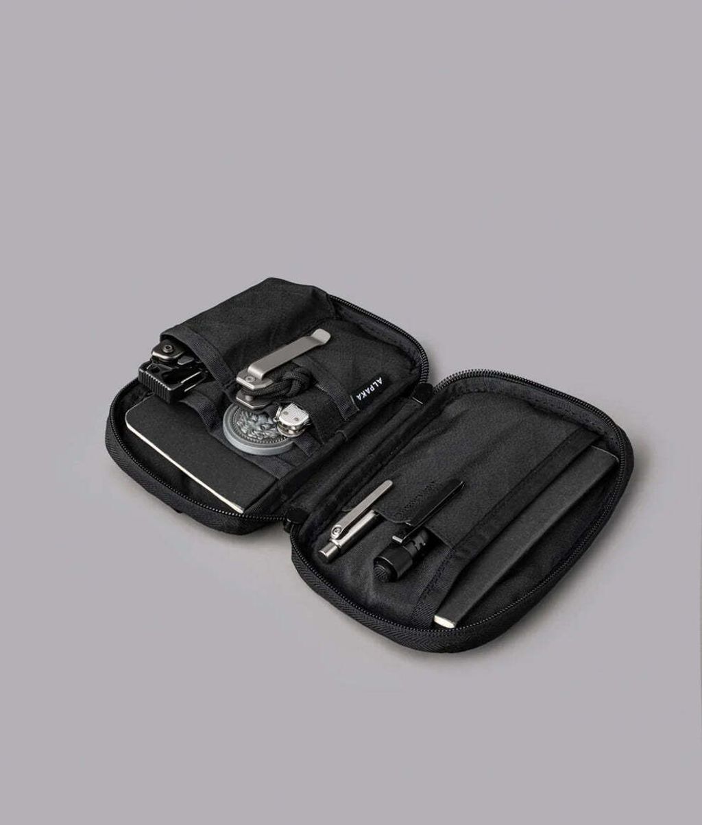 AdminPouchProAxogrid300DBlack_0007_cb19bd67-6e17-432d-9e38-b62b0c13c3a3.webp