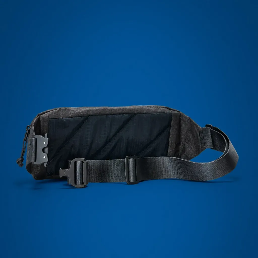 CIVIC-Access-Sling-2L-CAS2-Carryology-Kludde-ULTRA-black-magic-back-panel-min_2000x