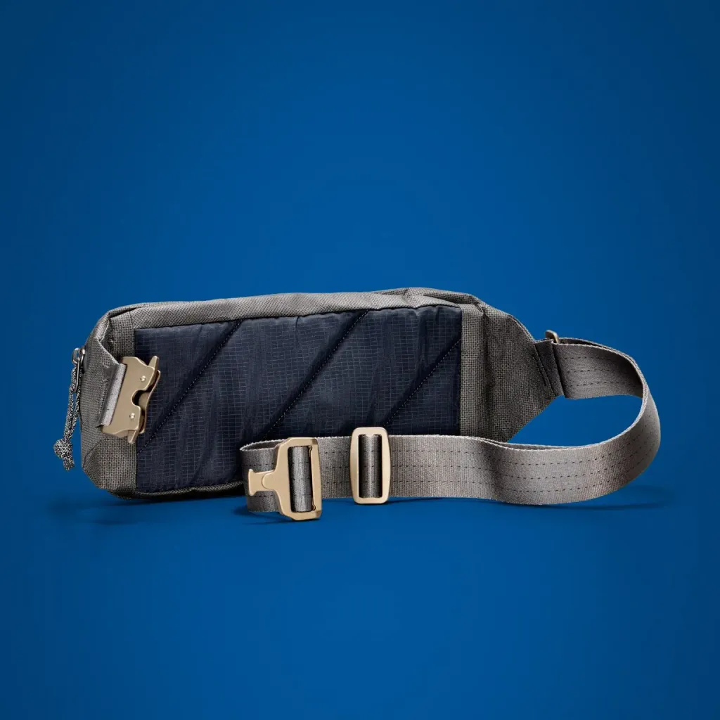 CIVIC-Access-Sling-2L-CAS2-Carryology-Kludde-ULTRA-gravel-gray-back-panel-min_2000x