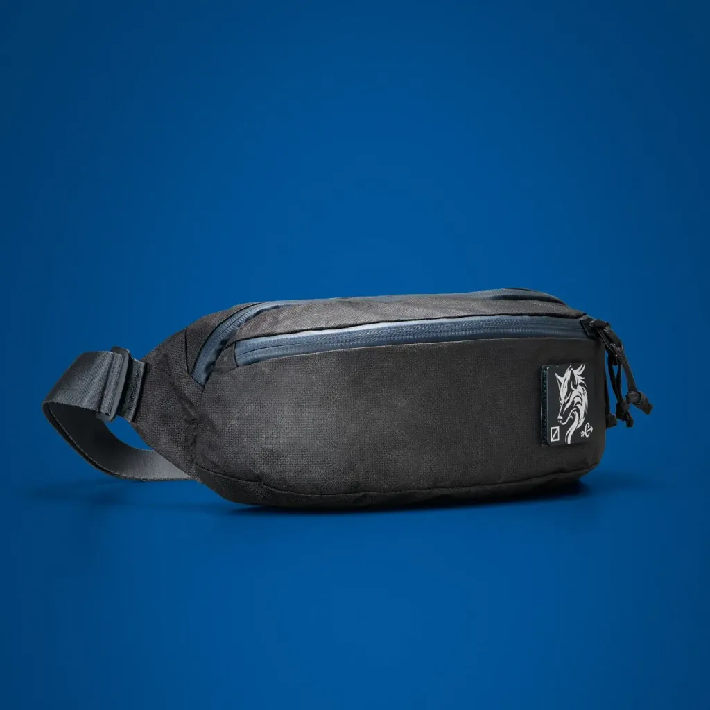 CIVIC-Access-Sling-2L-CAS2-Carryology-Kludde-ULTRA-black-magic-quarter-profile-min_2000x