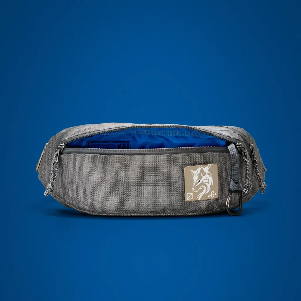 CIVIC-Access-Sling-2L-CAS2-Carryology-Kludde-ULTRA-gravel-gray-front-profile-min_2000x