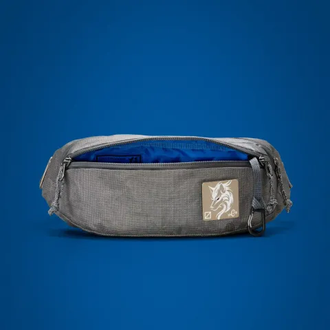 CIVIC-Access-Sling-2L-CAS2-Carryology-Kludde-ULTRA-gravel-gray-front-profile-min_2000x