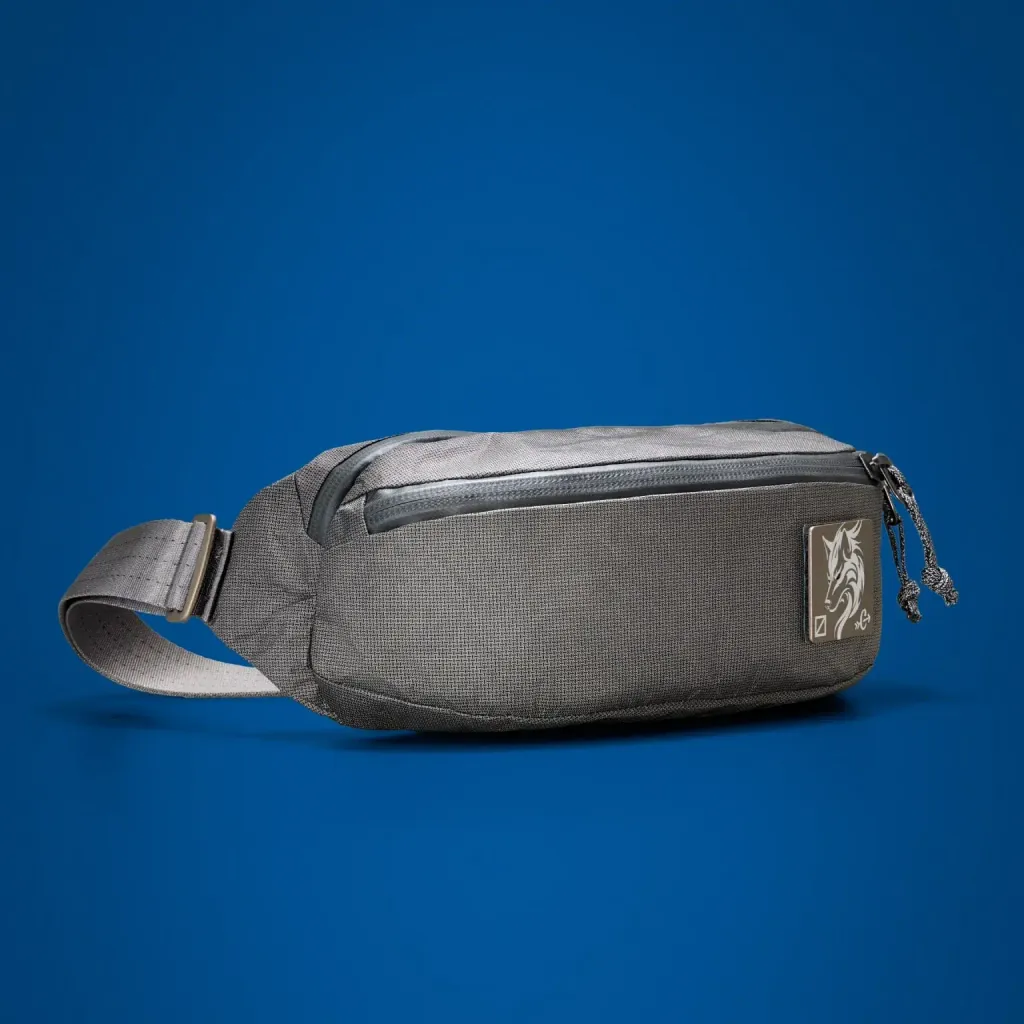 CIVIC-Access-Sling-2L-CAS2-Carryology-Kludde-ULTRA-gravel-gray-quarter-profile-min_2000x
