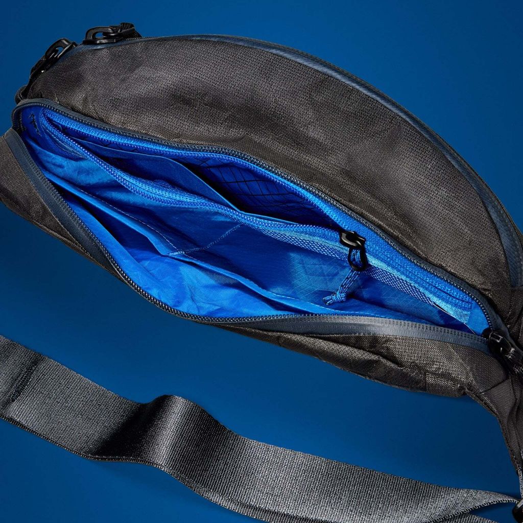 CIVIC-Access-Sling-2L-CAS2-Carryology-Kludde-ULTRA-black-magic-internal-pockets-organization-min_2000x