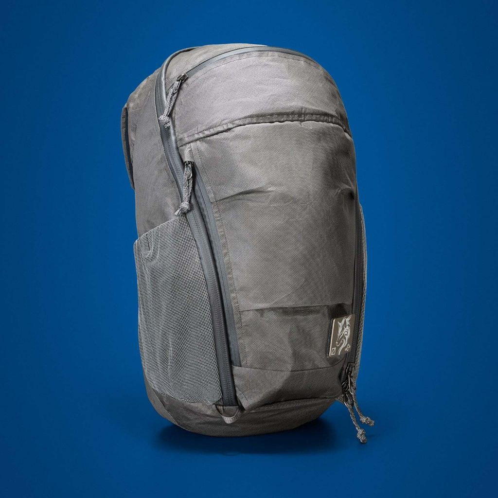 MOUNTAIN-PANEL-LOADER-22L-MPL22-CARRYOLOGY-GRIFFIN-KLUDDE-gravel-gray-quarter-profile-min_2000x