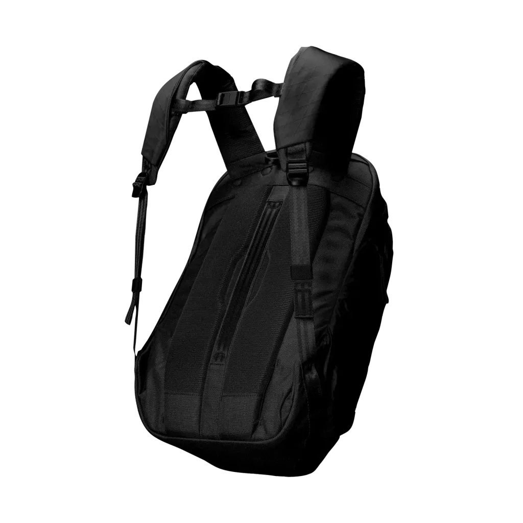 MaxEDC_TarmacBlack_Hanging_626c051b-5cb4-40ad-a317-851e5acd3c56_1680x