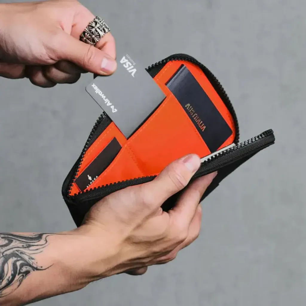 ZIPTRAVELWALLET18_600x_9fc15e28-2bf1-4d5a-9434-92d9a491d02b