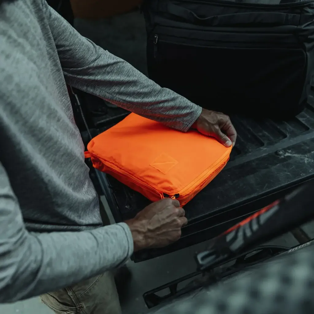 TRANSIT-PACKING-CUBE-10L-TPC10-hot-orange-external-zipper-min_2000x