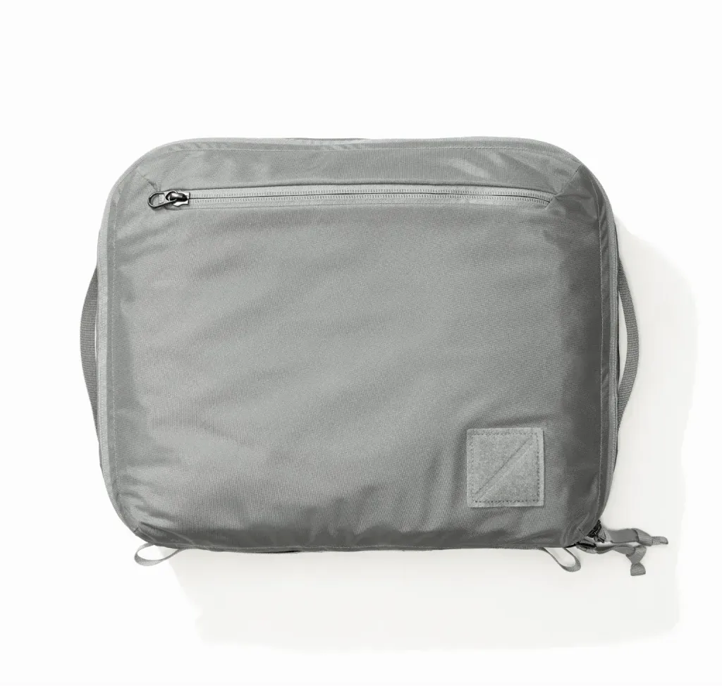 TRANSIT-PACKING-CUBE-10L-TPC8-STANDARD-GRAY-EXTERNAL-ZIPPER-POCKET-min_2000x