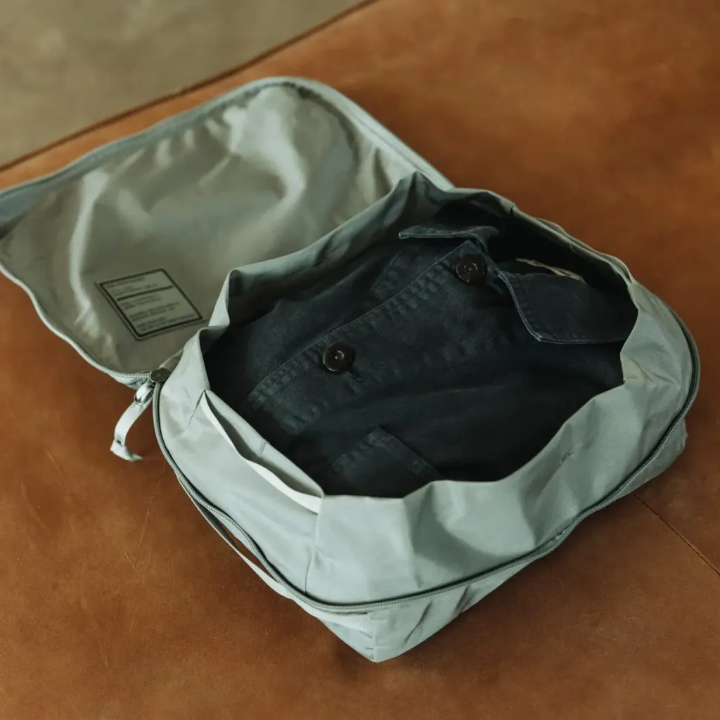 TRANSIT-PACKING-CUBE-10L-TPC10-standard-gray-collar_shirt-min_2000x