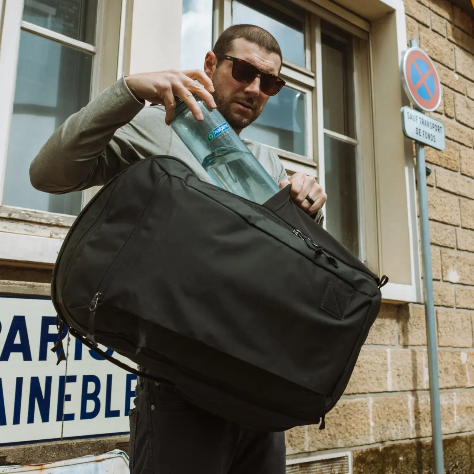 EVERGOODS CIVIC TRAVEL BAG 35L 旅行使用情境
