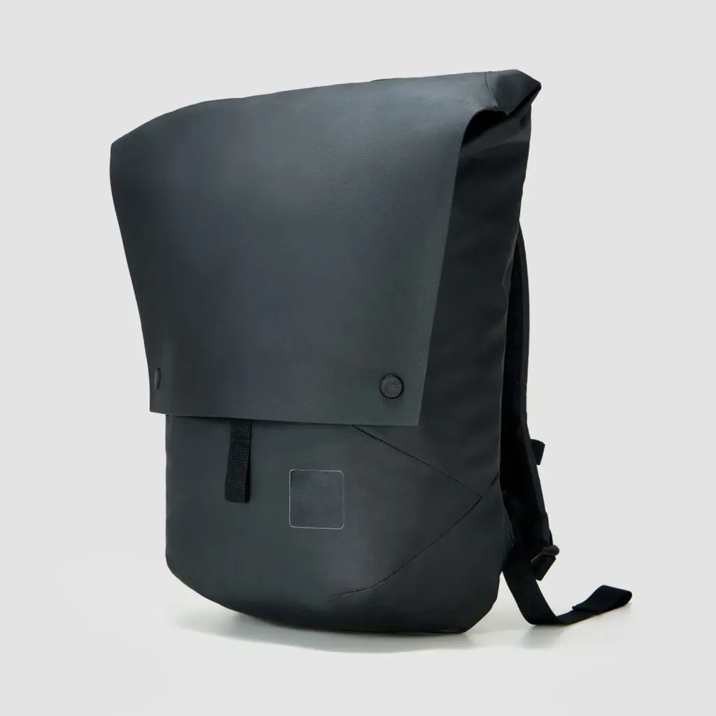 ELEMENT-WEATHERSHED-22L-EWS22-SOLUTION-DYED-BLACK-QUARTER-PROFILE-min_2000x