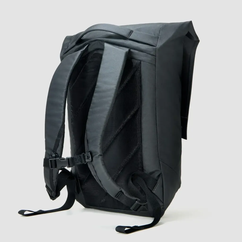 ELEMENT-WEATHERSHED-22L-EWS22-SOLUTION-DYED-BLACK-QUARTER-PROFILE-BACK-PANEL-min_2000x