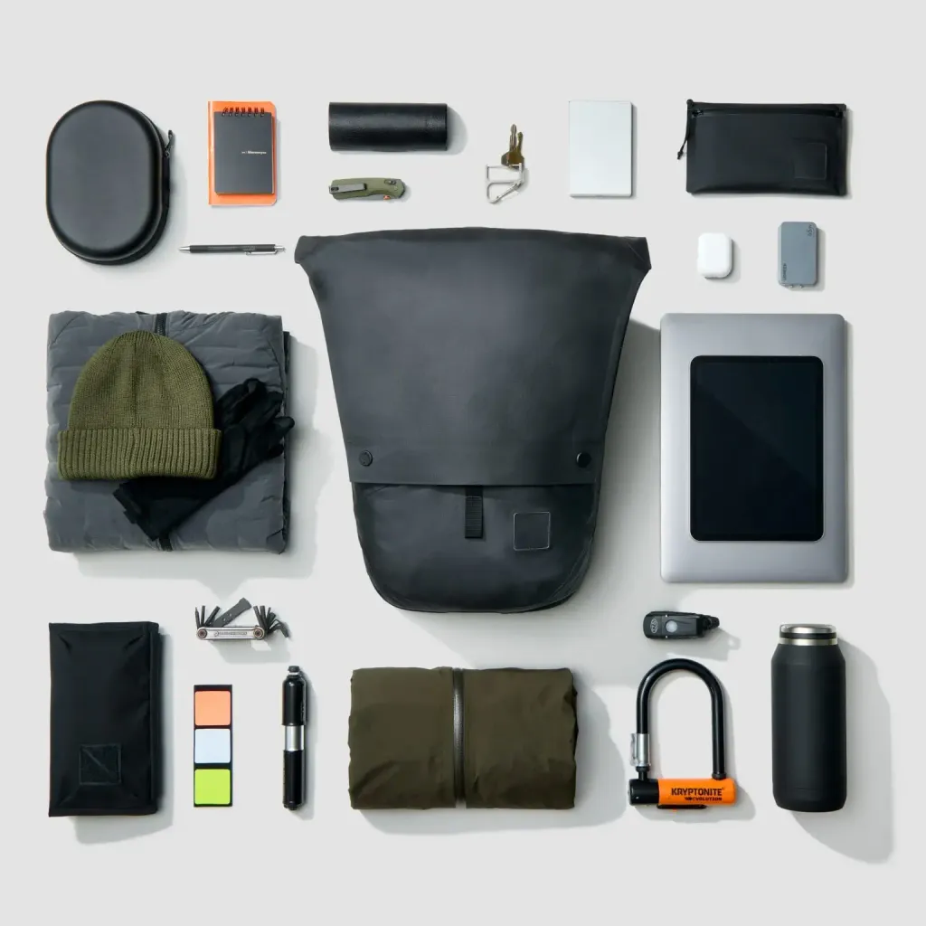 ELEMENT-WEATHERSHED-22L-EWS22-SOLUTION-DYED-BLACK-FRONT-GEAR-LAYDOWN-min_2000x