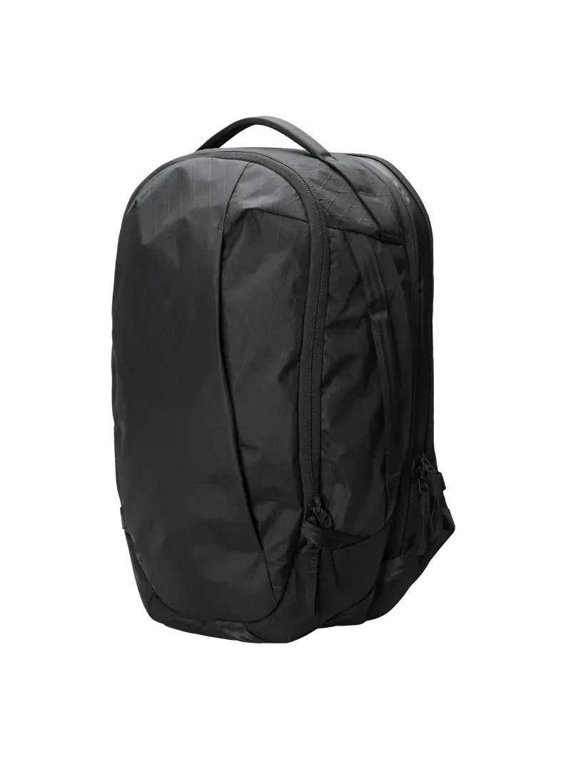 ABLE CARRY Max Backpack 32L 都市使用情境