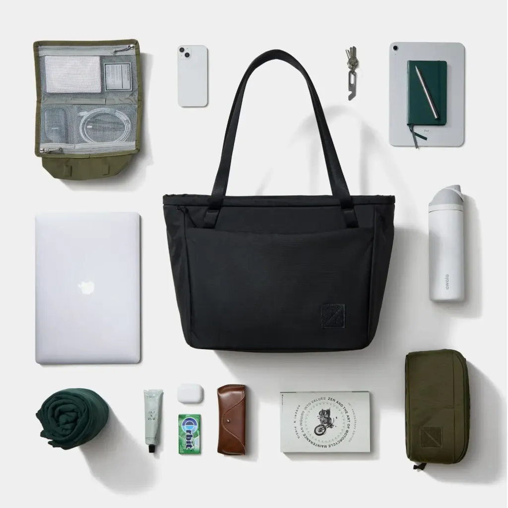 CIVIC-DAILY-TOTE-24L-CDT24-SOLUTION-DYED-BLACK-loadout-grid-min_2000x