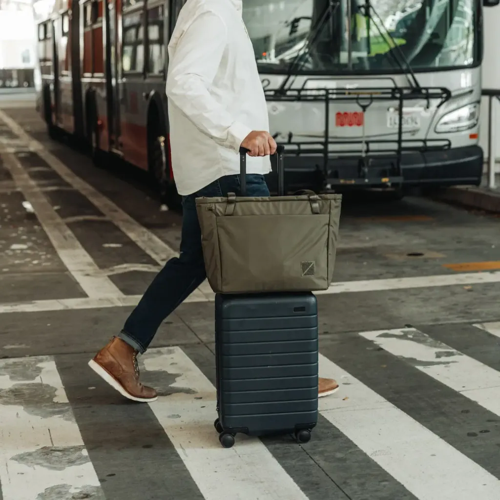 CIVIC-DAILY-TOTE-24L-CDT24-OD-GREEN-luggage-pass-through-roller-min_2000x