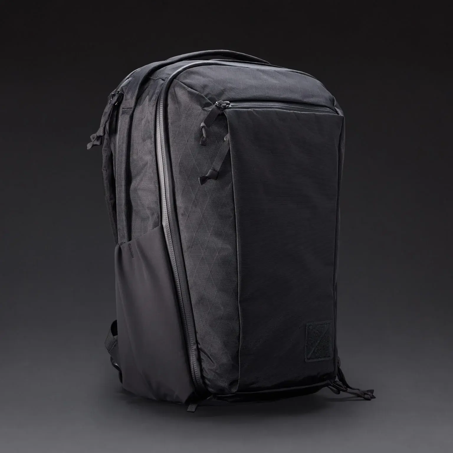 EVERGOODS CIVIC TRAVEL BAG X-Pac 正面生活情境