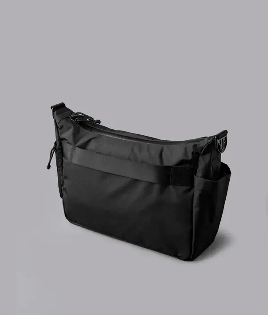 FlightSatchelAxoflux210DBlack_0003