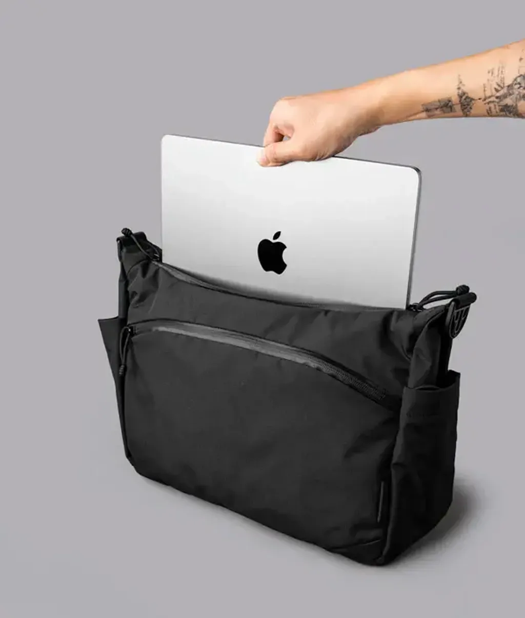 FlightSatchelAxoflux210DBlack_0014