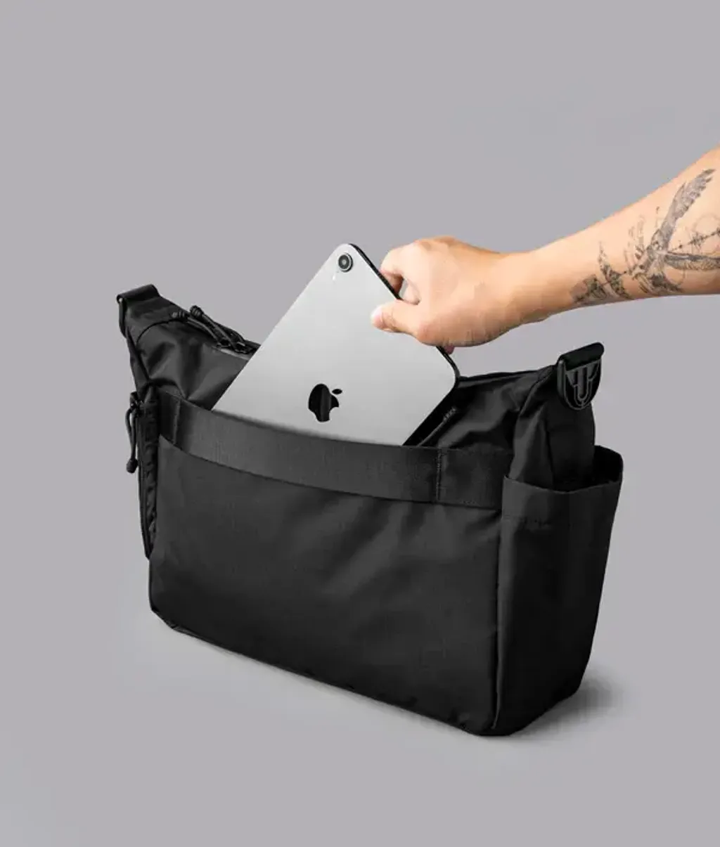 FlightSatchelAxoflux210DBlack_0009