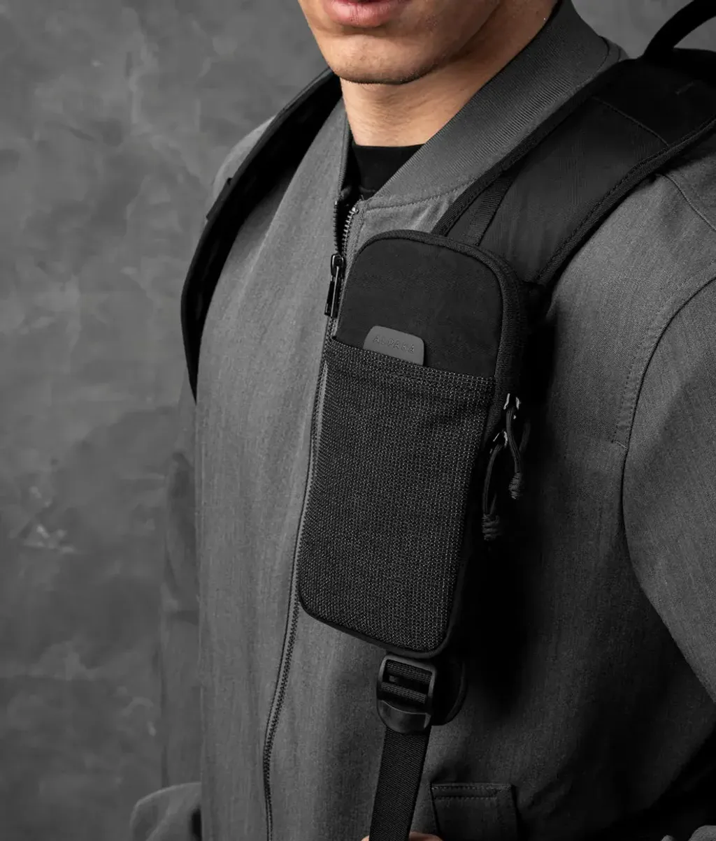 ModularShoulderPocketSlimAxoflux400DBlack_WashedNylon__0017_80b8cb43-2f6e-4d25-b4a9-f877ab7981ff