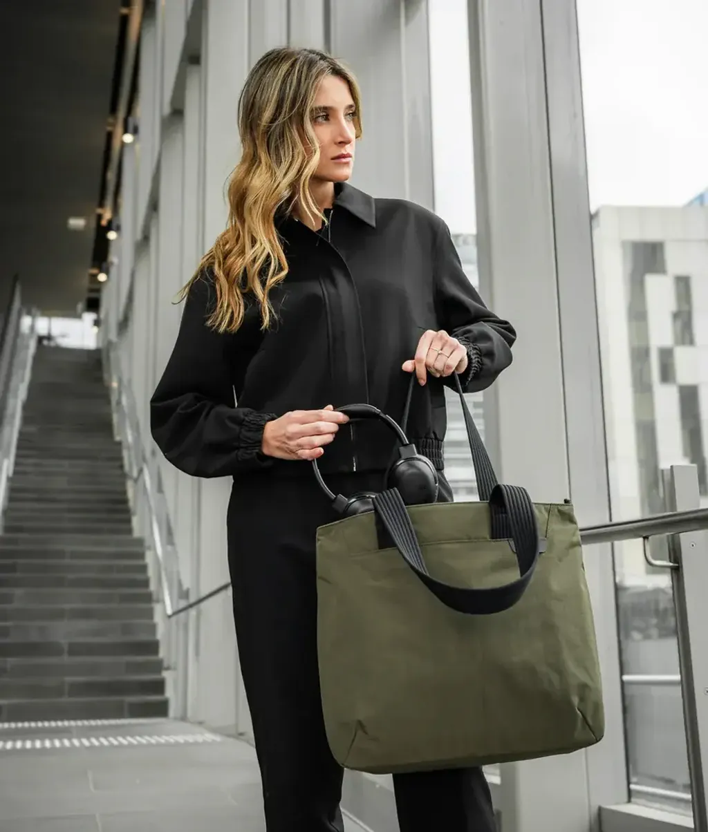 Flight_Tote_Green_WEB_00-2