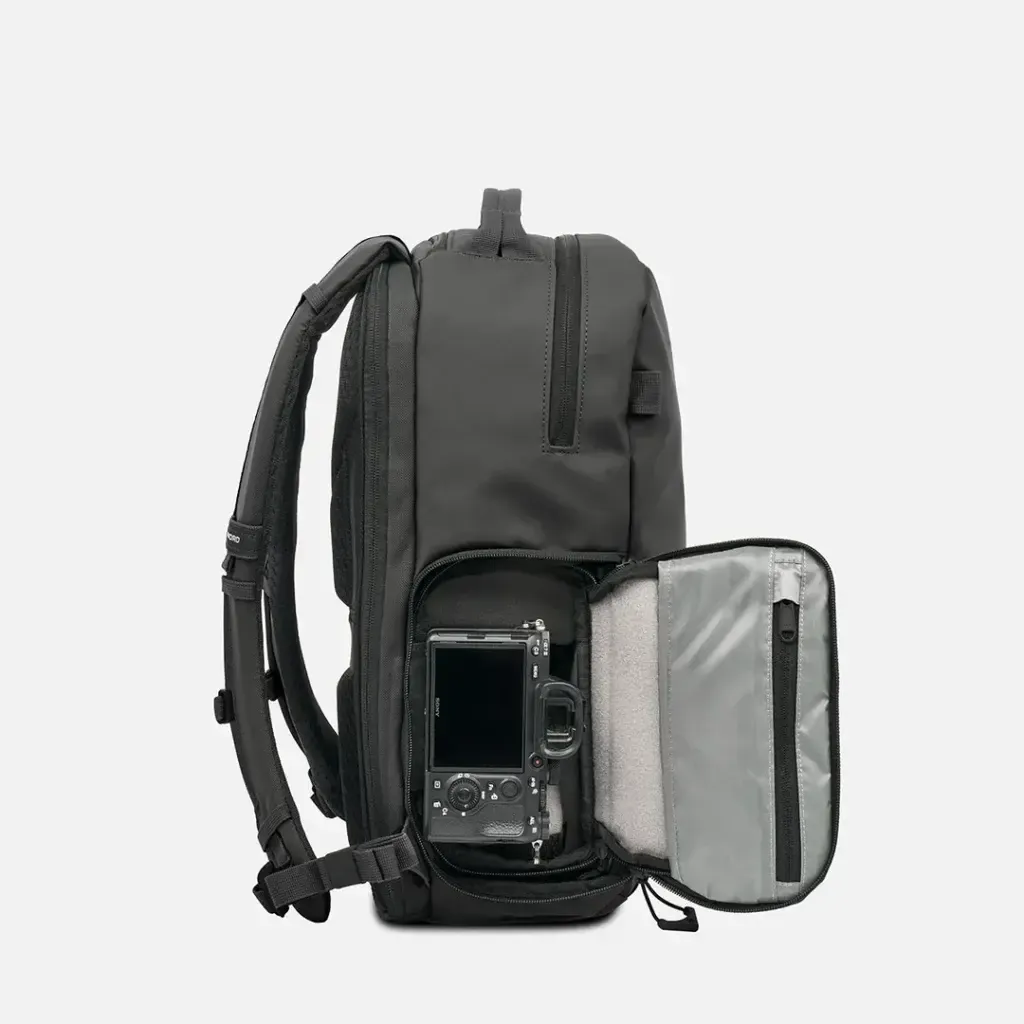 PRVKE21ZIP-BLACK-CAMERAACCESS-OW-1024x1024