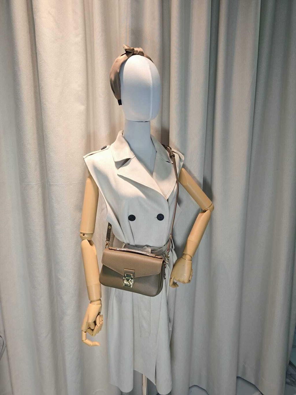 Louis Beige