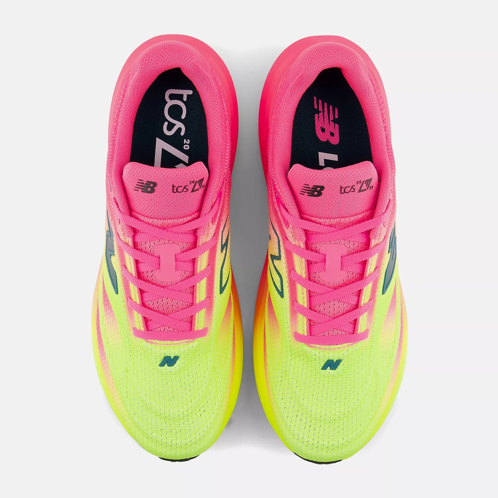 M TCS London Marathon 1080 V15 ALKALINE GREEN PINK HEAT (3)