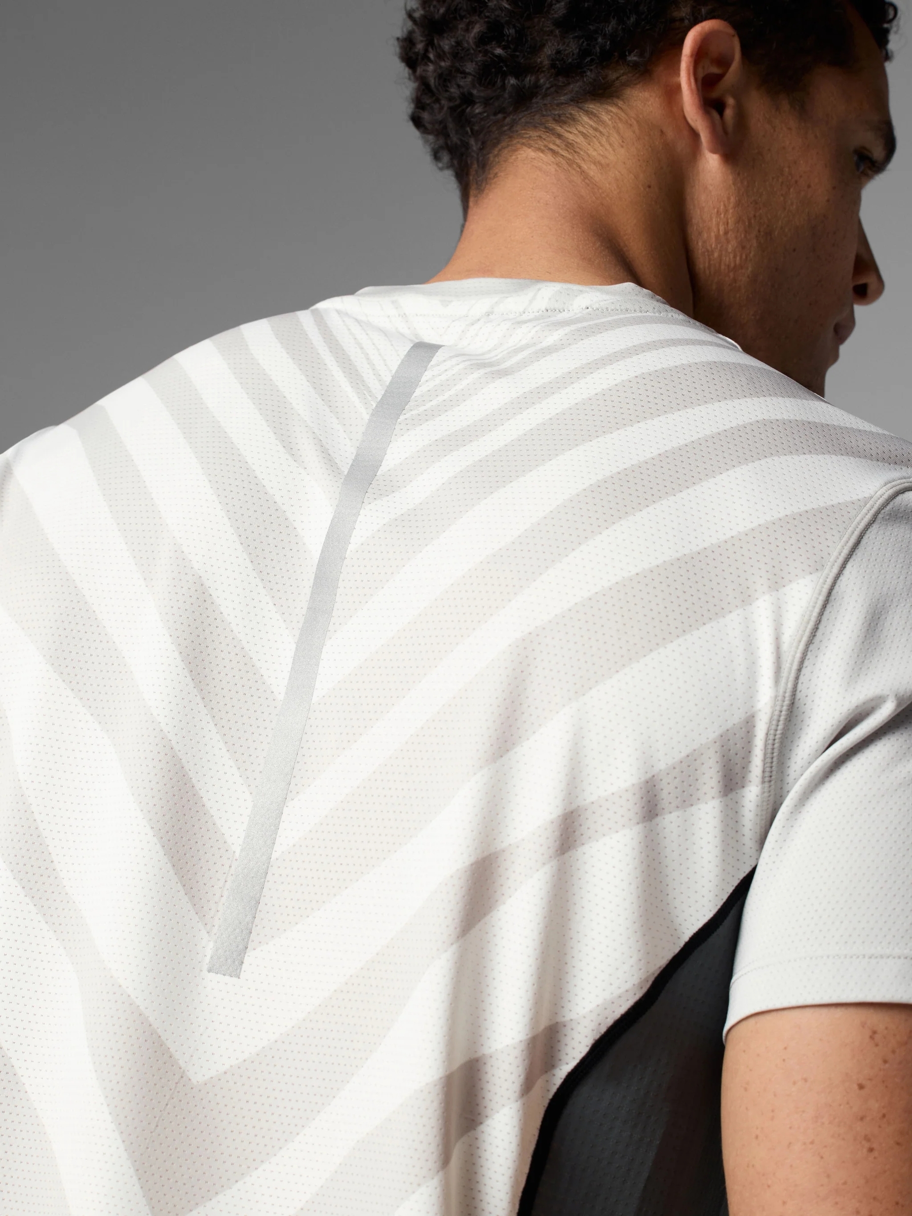 M TEMPO TEE SS GRAY ZEBRA (6)