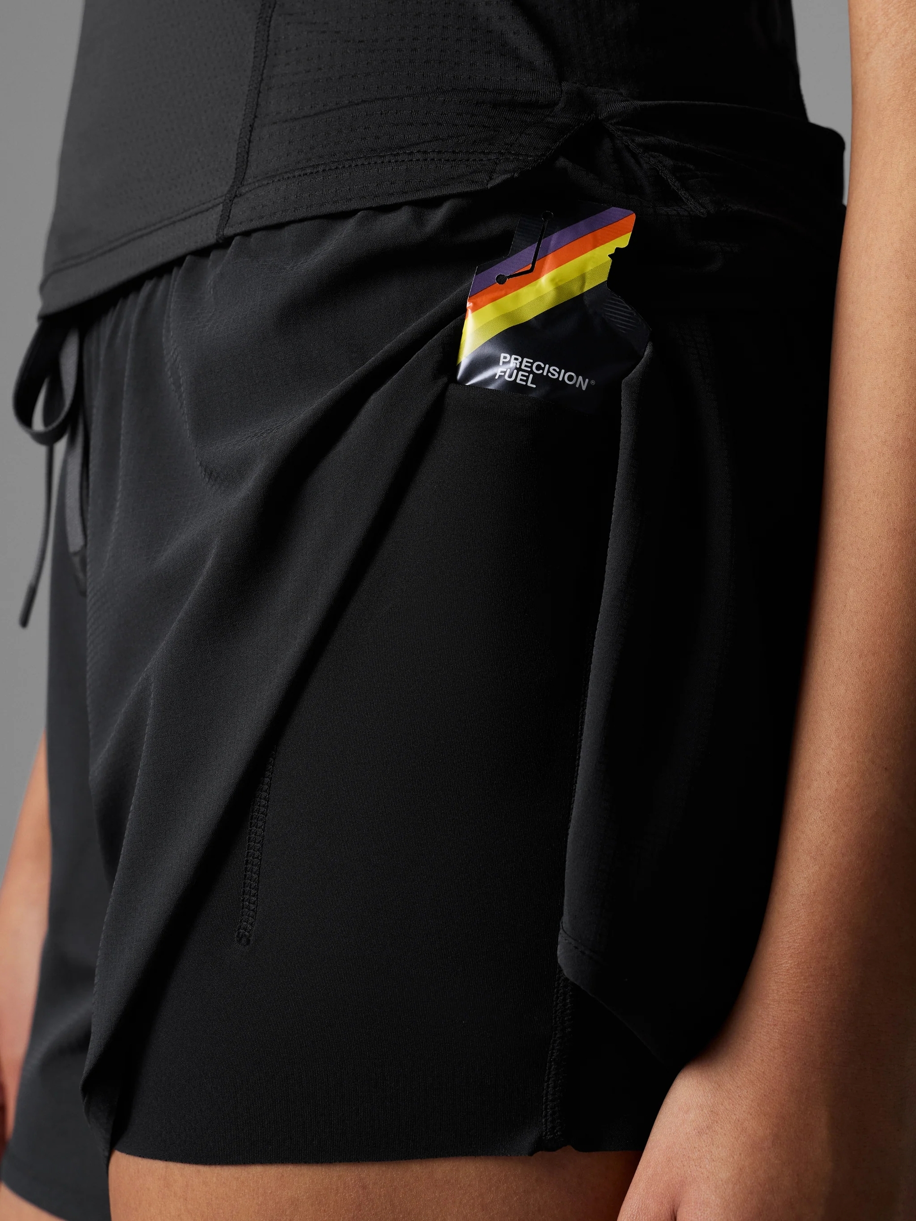 W PACER SHORT 2IN1 4IN BLACK (8)