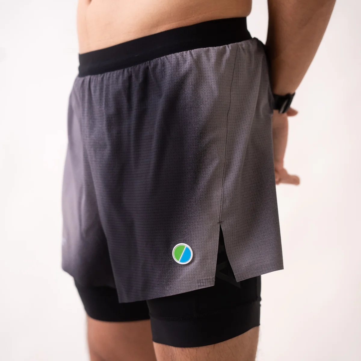 AERIA ULTRA 2in1 SHORTS GRADIENT BLACK (6)