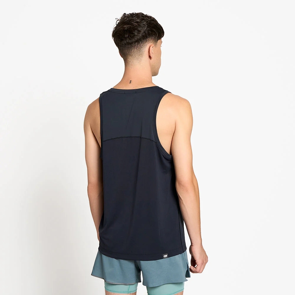 M-1-TT-0039-BK002_M-DLYSinglet-Shadowcast_D1_2025_STUD3_result